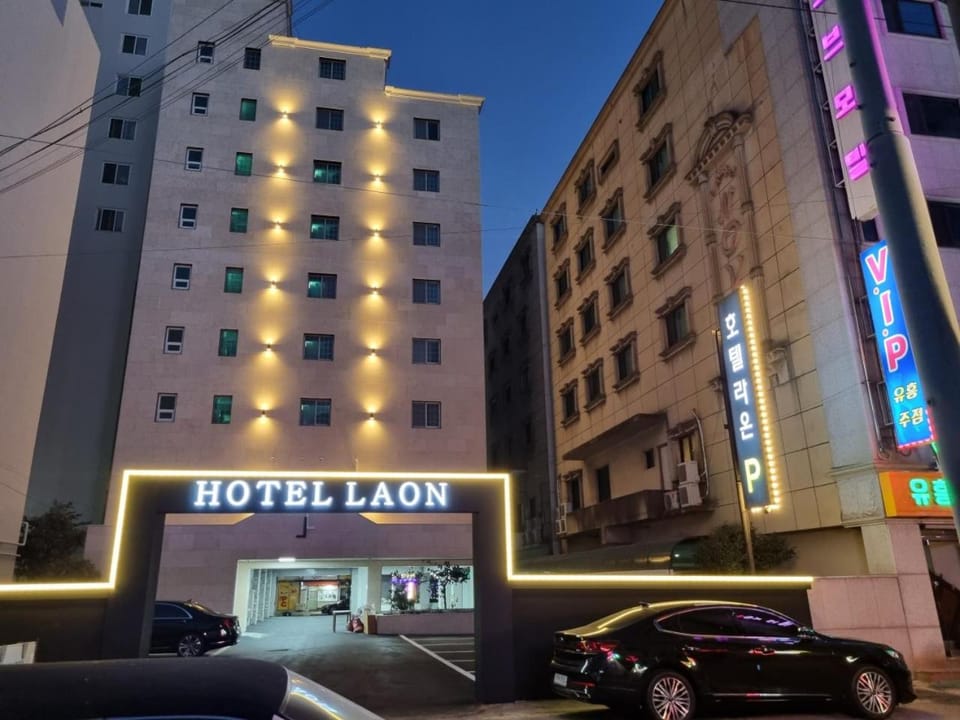 Property building, Night, Location