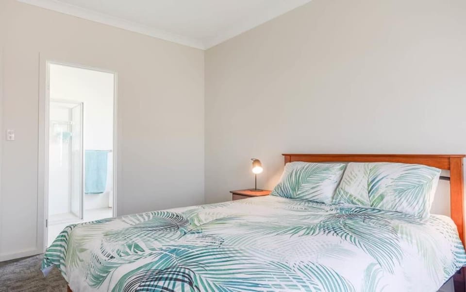 Bryant Blue 10 Bryant Crescent, Goolwa Beach Light-Filled Family Beach House Walk to Goolwa Beach Sleeps 10 Pets Negotiable House in South Australia