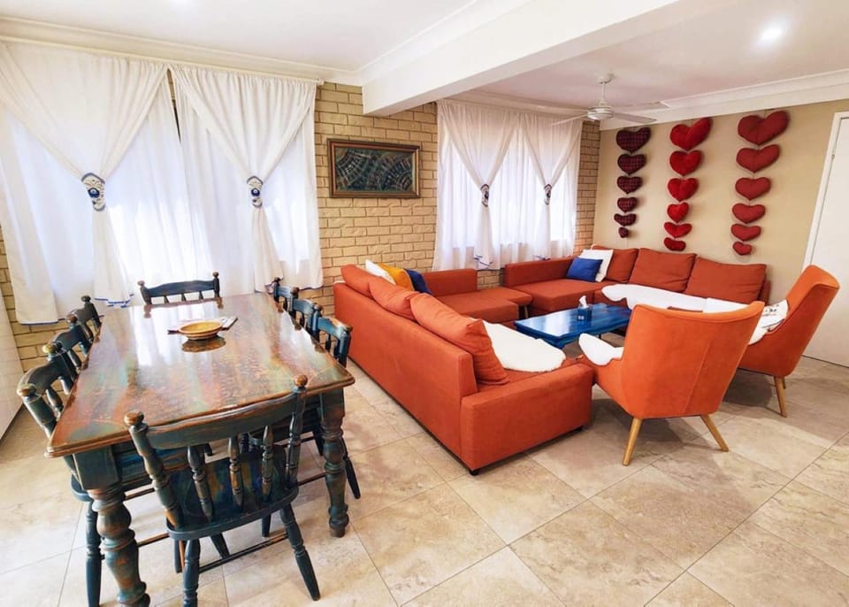 Living room, Seating area, Dining area