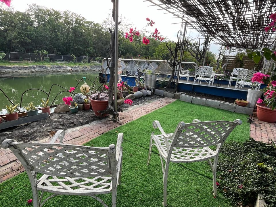 Garden view, Parking