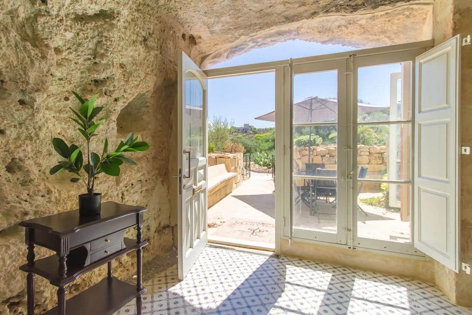 Facade/entrance, Facade/entrance