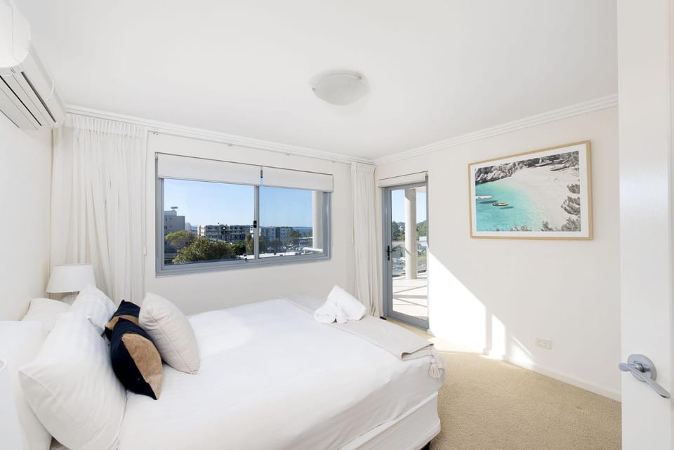 Bed, Bedroom, Sea view