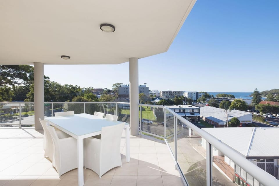 Day, Natural landscape, View (from property/room), Balcony/Terrace, Dining area, Sea view