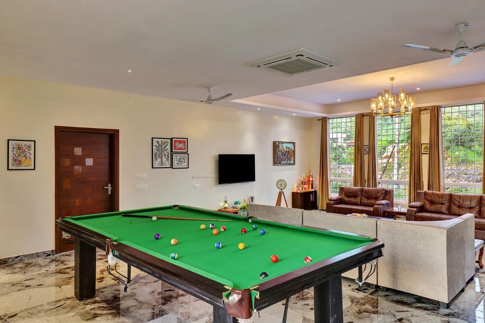 Game Room, Game Room