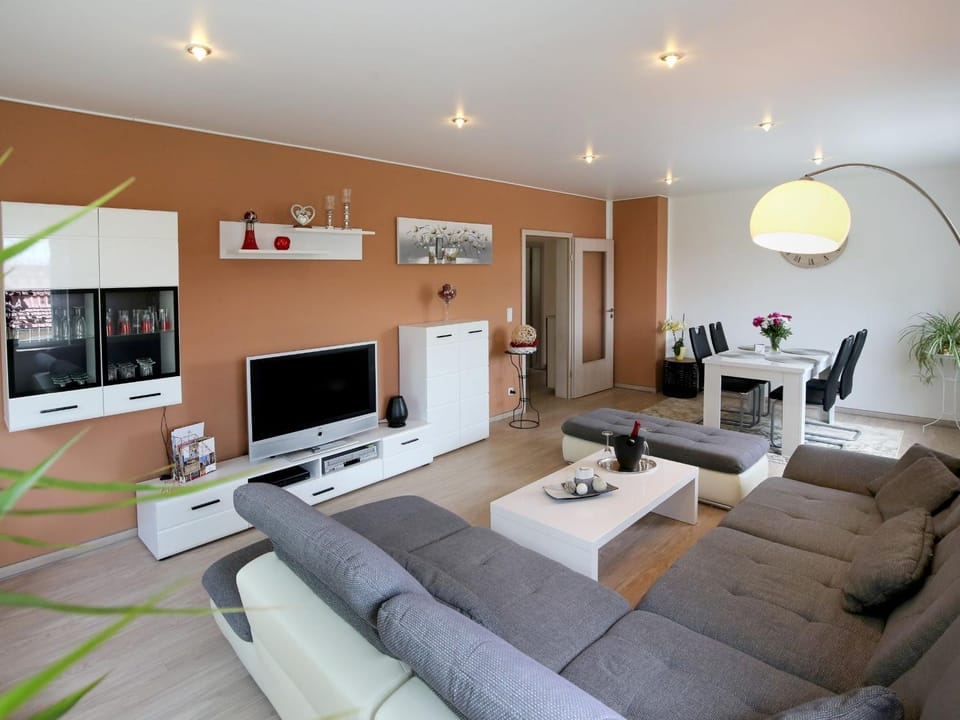 Communal lounge/ TV room, TV and multimedia, Living room, Seating area, Evening entertainment