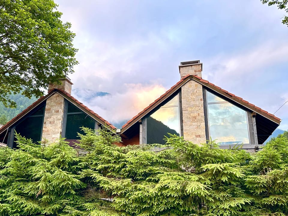 Property building, Day, Natural landscape, Garden, Garden view