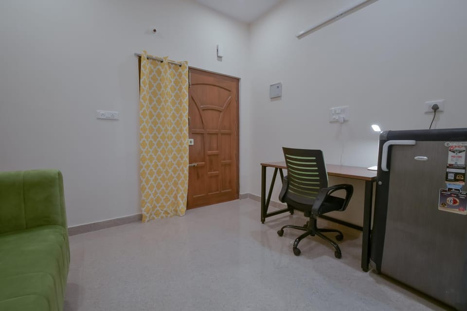 Living room, Seating area, hair dresser