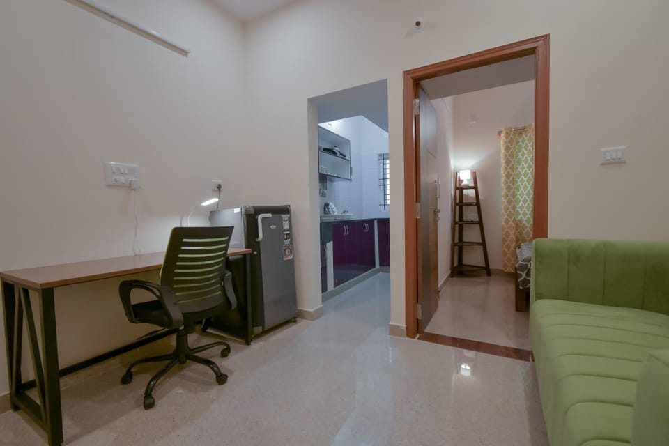 Kitchen or kitchenette, Living room, Seating area, hair dresser