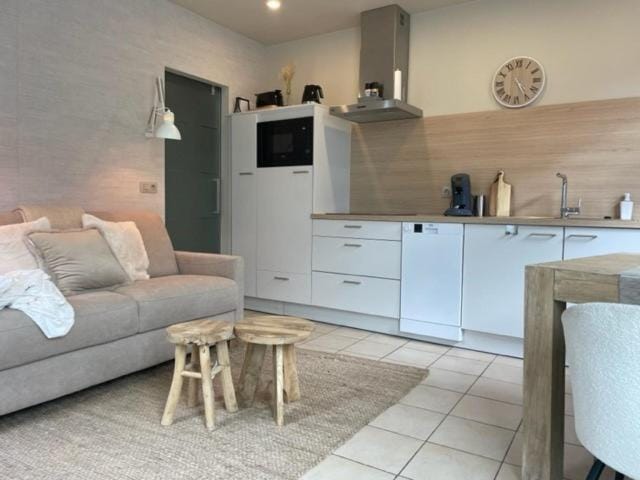 TV and multimedia, Kitchen or kitchenette, Seating area, Dining area, dishwasher, oven, stove