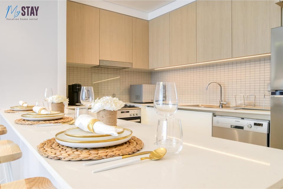 Kitchen or kitchenette, Dining area, dishwasher, minibar, pet friendly, stove