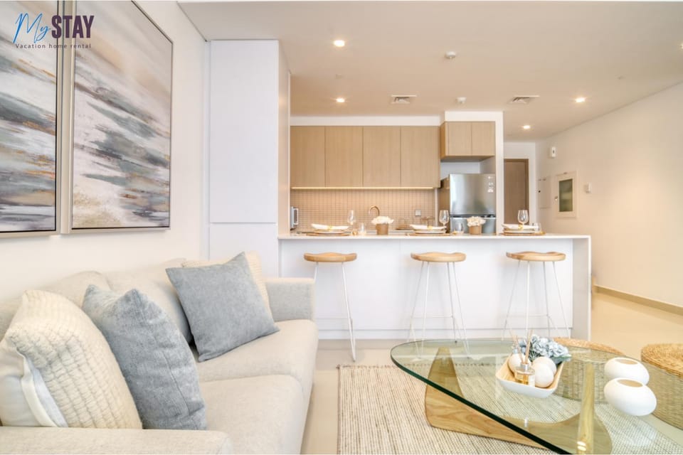 Kitchen or kitchenette, Living room, Seating area, Dining area, stove