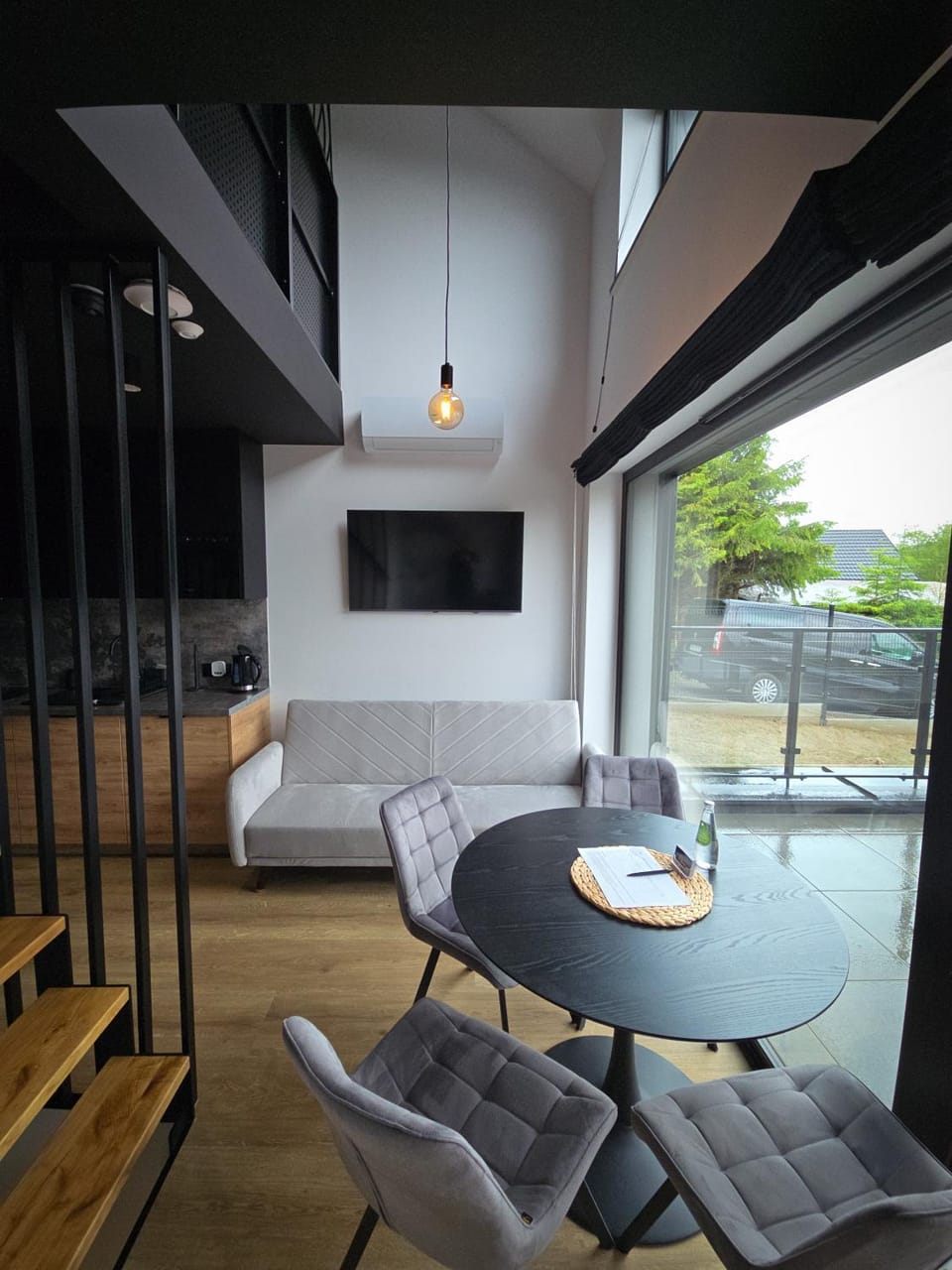 Communal lounge/ TV room, Balcony/Terrace, Seating area, Evening entertainment