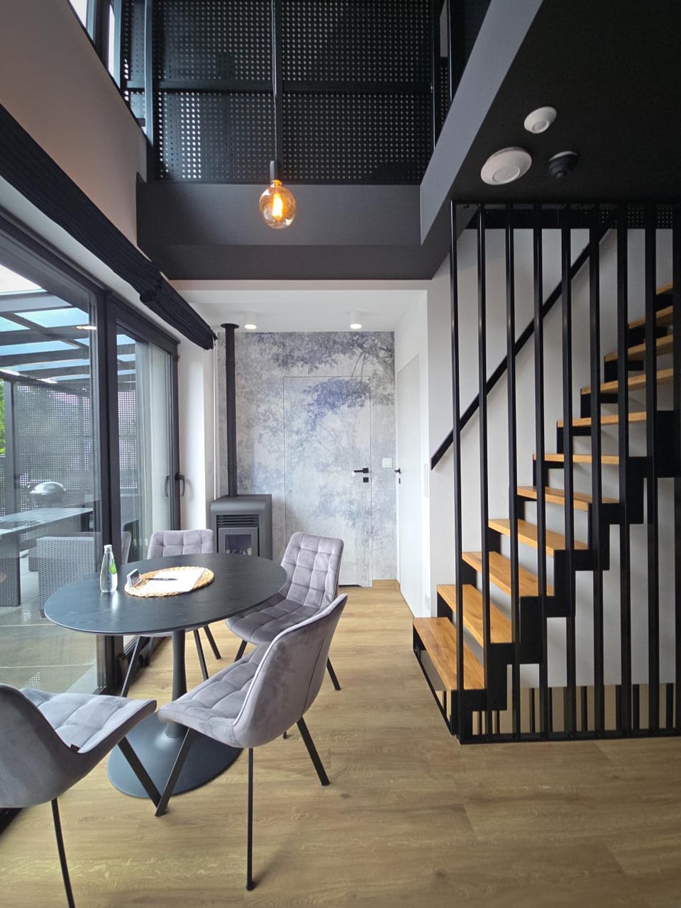 Living room, Seating area