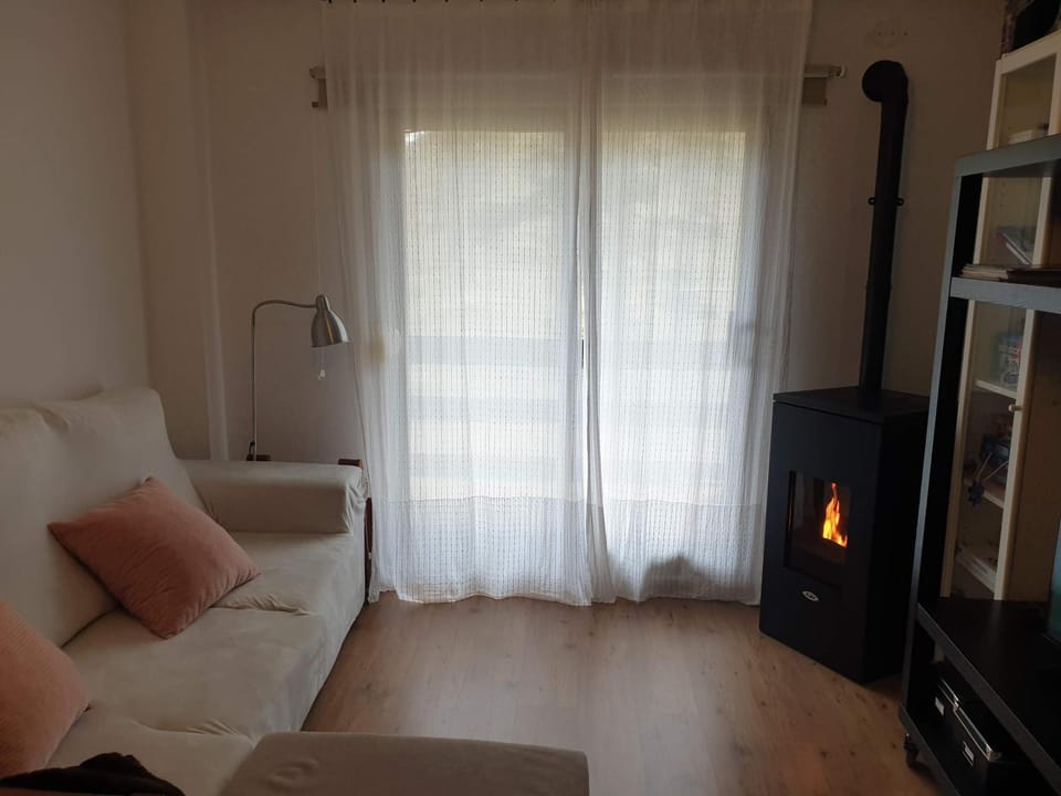 TV and multimedia, Living room, Seating area, flat iron