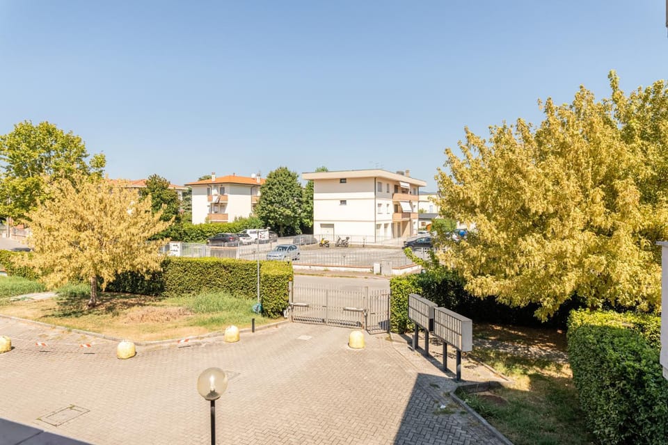 Neighbourhood, Street view