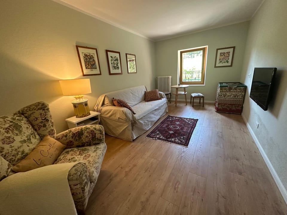Bed, Living room