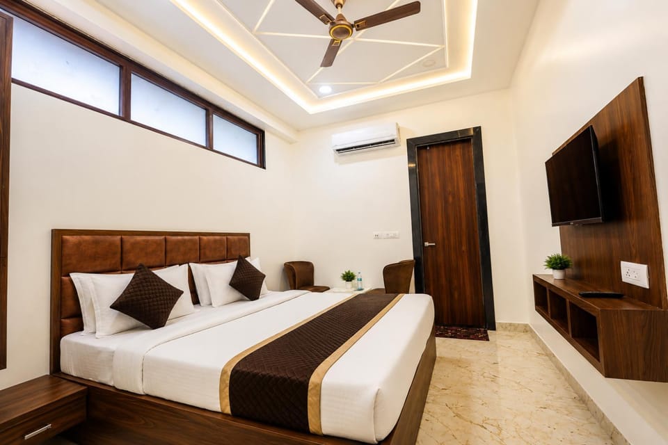 Communal lounge/ TV room, Bed, TV and multimedia, Photo of the whole room, Evening entertainment, Bedroom, fireplace, wardrobe, air conditioner