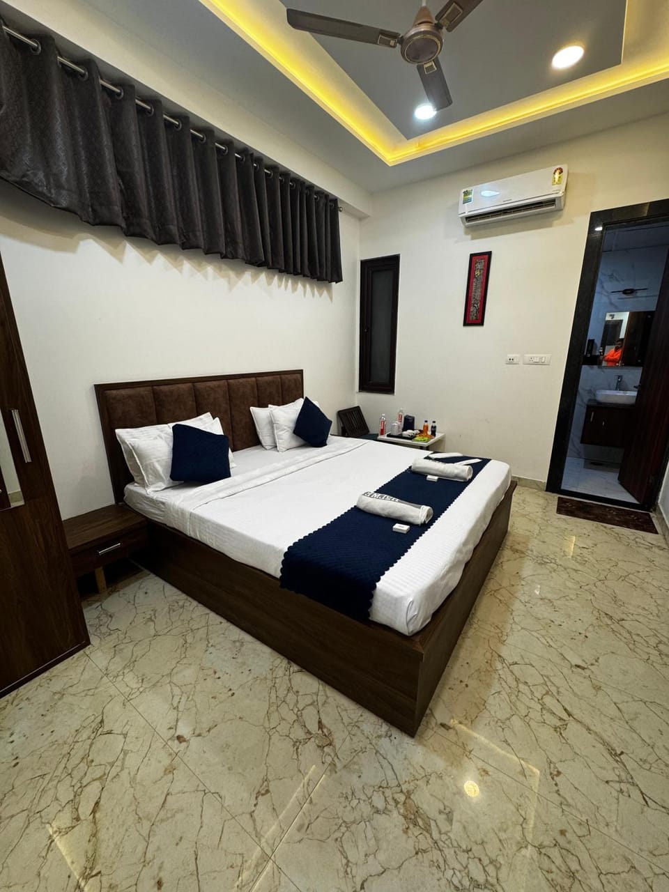 Bed, Photo of the whole room, Bedroom, towels, air conditioner