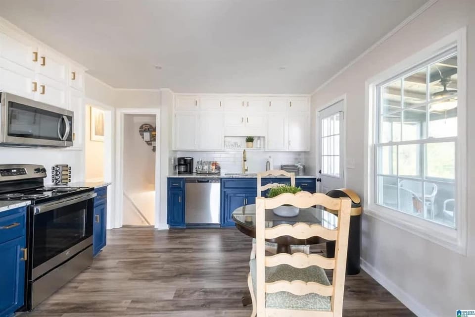 Southern Charm l 5BR l Sleeps 14 l A Location House in Birmingham