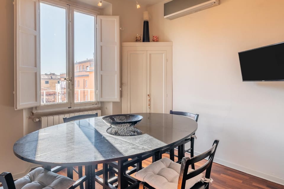 TV and multimedia, Living room, Dining area, air conditioner