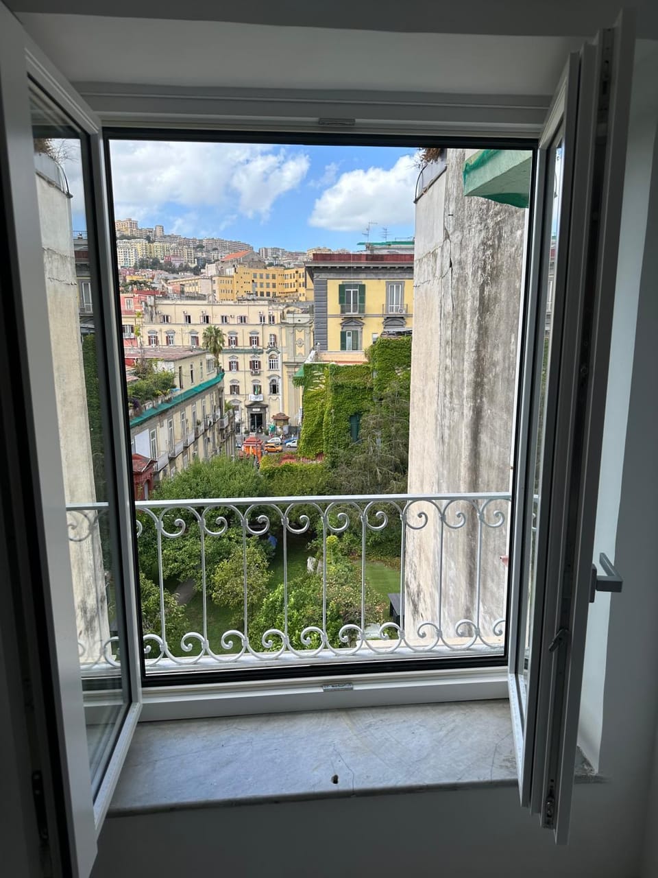 Property building, View (from property/room), Balcony/Terrace, City view