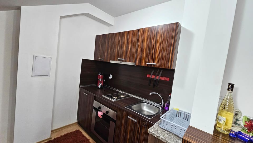 Kitchen or kitchenette, oven, stove