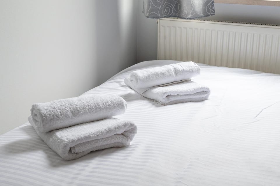 Bed, Photo of the whole room, Bedroom, towels