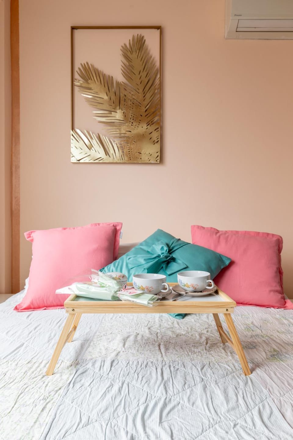 Bed, Photo of the whole room, Decorative detail, Bedroom, air conditioner, air conditioner