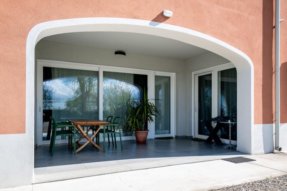 Facade/entrance, Balcony/Terrace