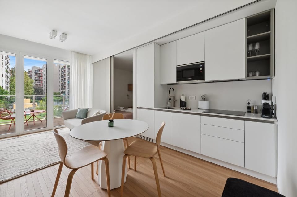 Coffee/tea facilities, Kitchen or kitchenette, Dining area