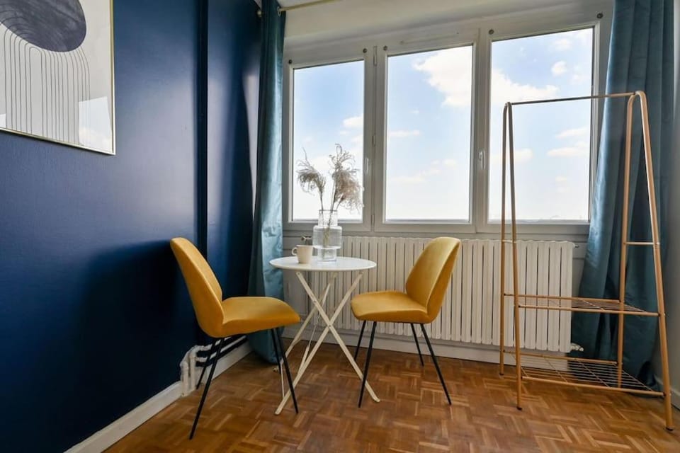 Seating area, Dining area