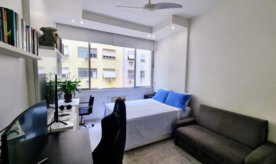Bed, TV and multimedia, Seating area, Bedroom, fireplace, hair dresser, air conditioner