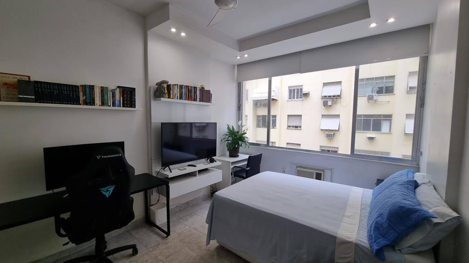 Bed, Library, TV and multimedia, Evening entertainment, Bedroom, hair dresser