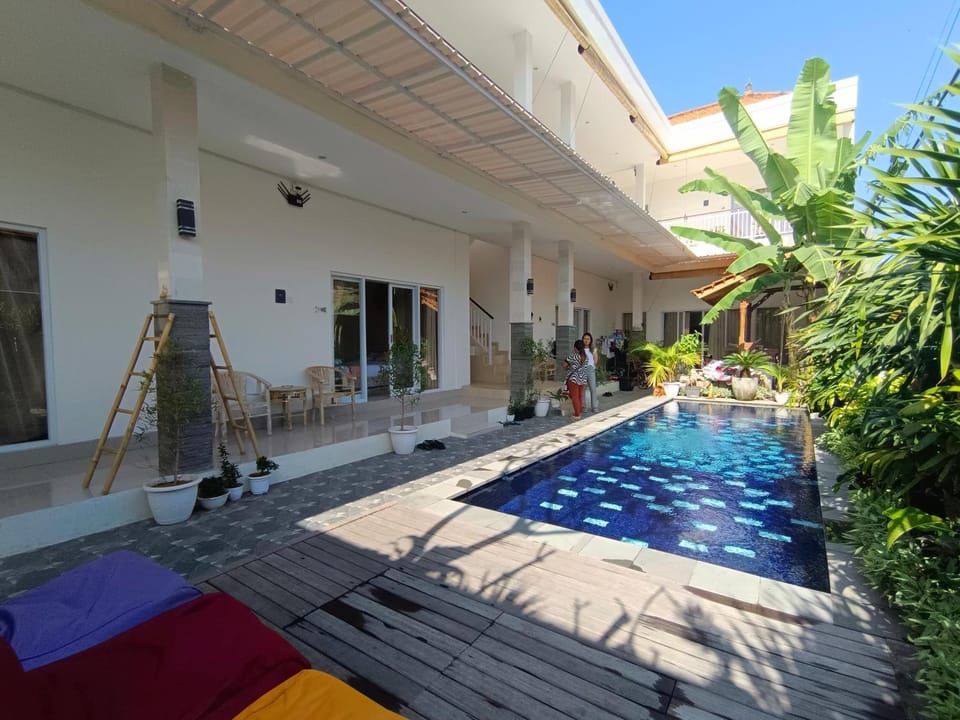Property building, Day, Garden, Pool view, Swimming pool, Swimming pool