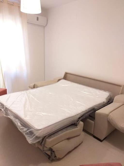 Bed, Living room