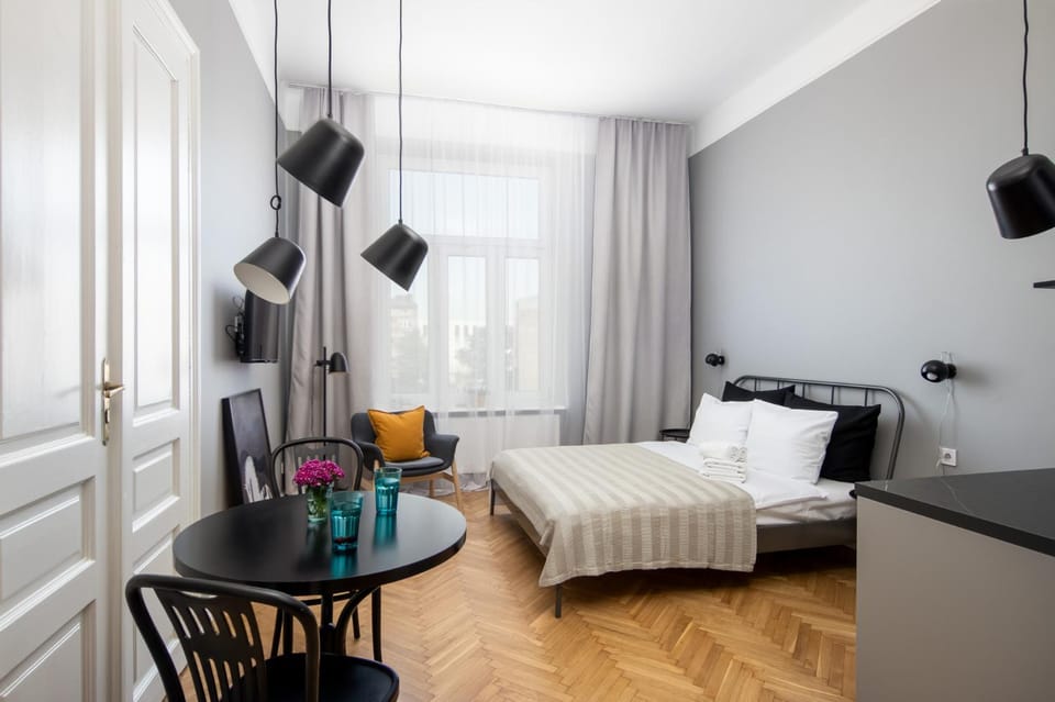 Bed, TV and multimedia, Bedroom, hair dresser