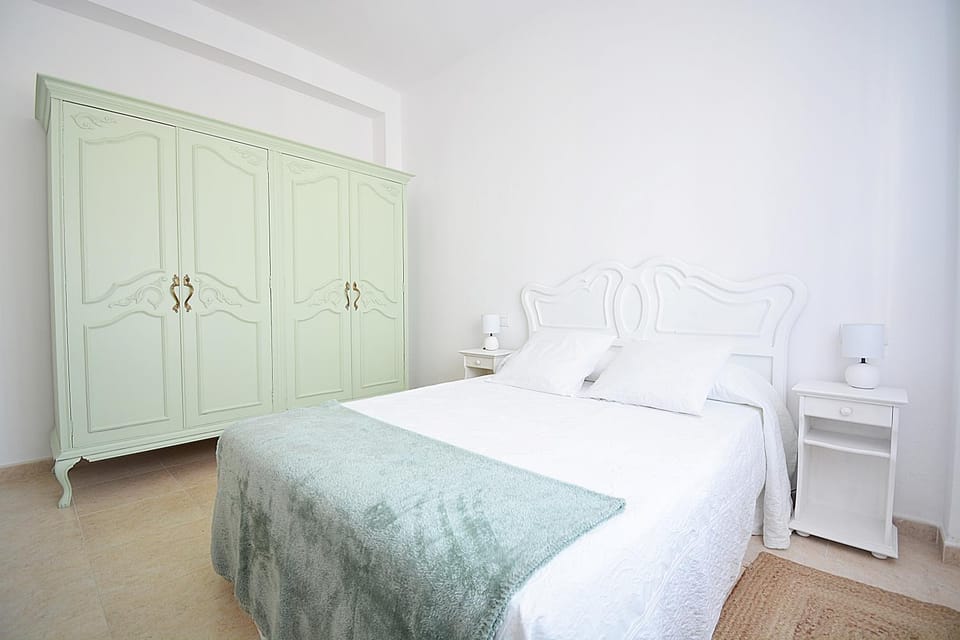 Bed, Photo of the whole room, Bedroom, wardrobe