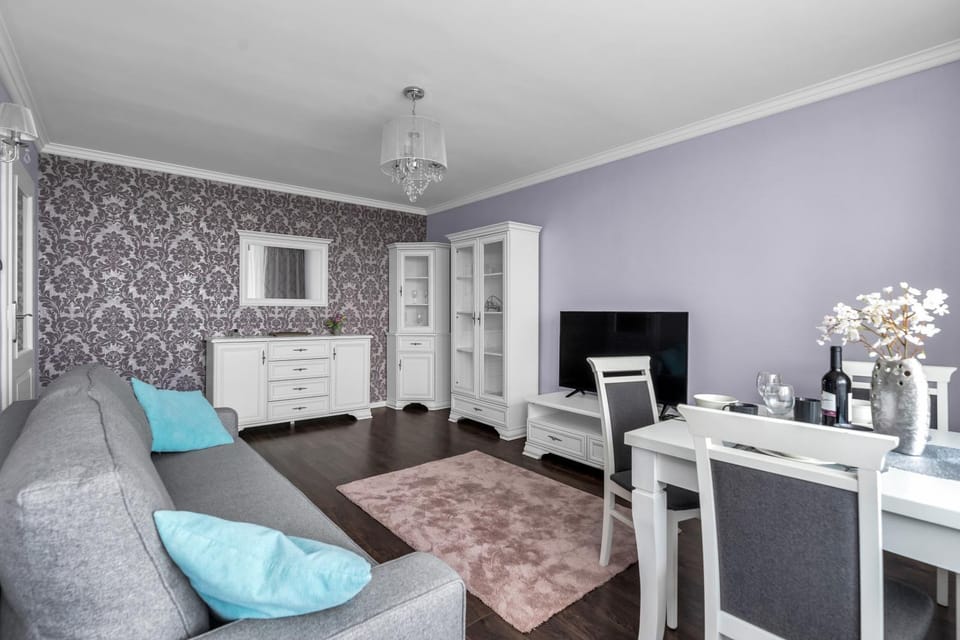 Communal lounge/ TV room, TV and multimedia, Kitchen or kitchenette, Living room, Seating area, Dining area, Evening entertainment