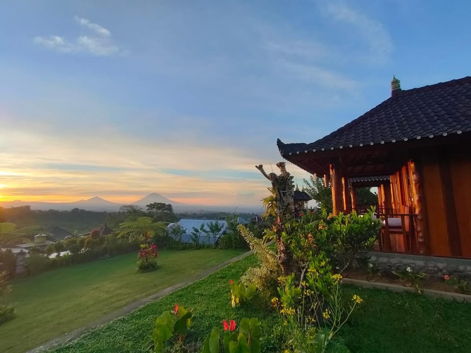 Property building, Natural landscape, Garden, Garden view, Mountain view, Sunrise