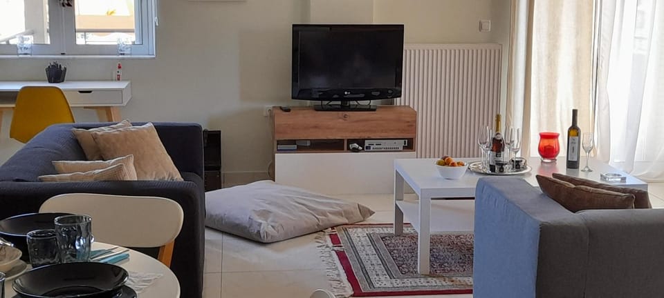 Communal lounge/ TV room, TV and multimedia, Living room, Photo of the whole room, Seating area, Dining area, Evening entertainment, Area and facilities