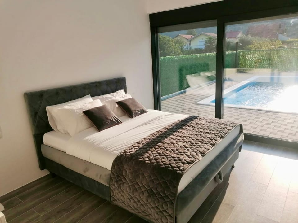 Bed, Bedroom, Pool view, Swimming pool