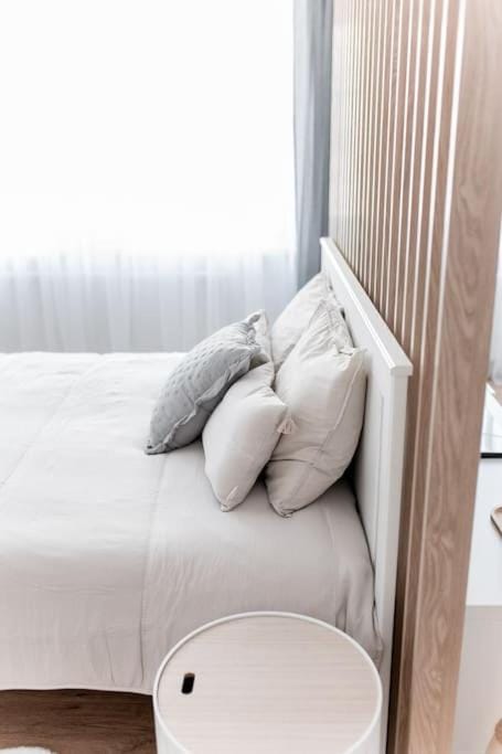 Bed, Living room