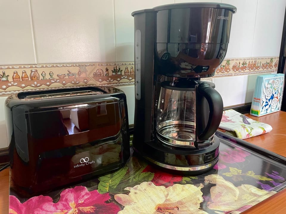 Coffee/tea facilities, toaster