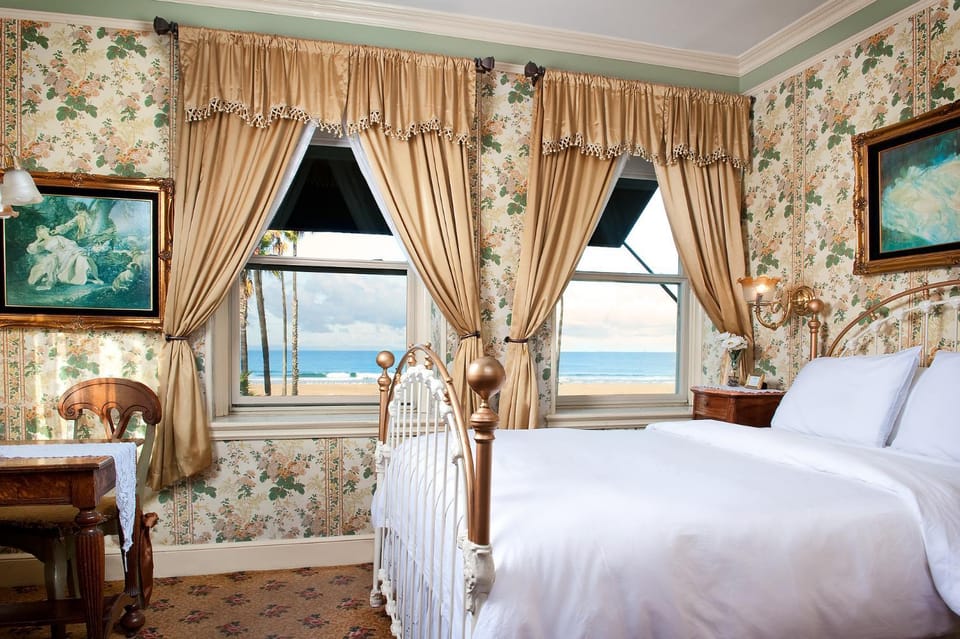Doryman's Oceanfront Inn Bed and Breakfast in Balboa Peninsula