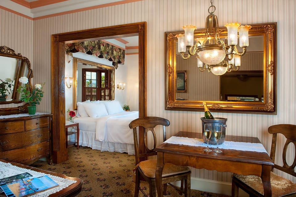 Doryman's Oceanfront Inn Bed and Breakfast in Balboa Peninsula