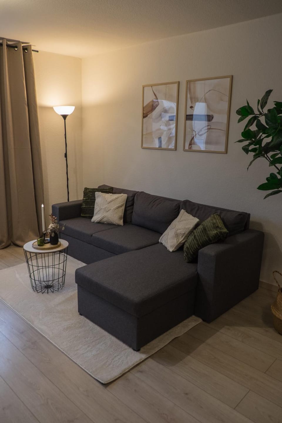 Living room, Seating area