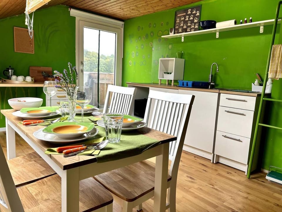 Kitchen or kitchenette, Food and drinks, Dining area, Food, pet friendly, stove