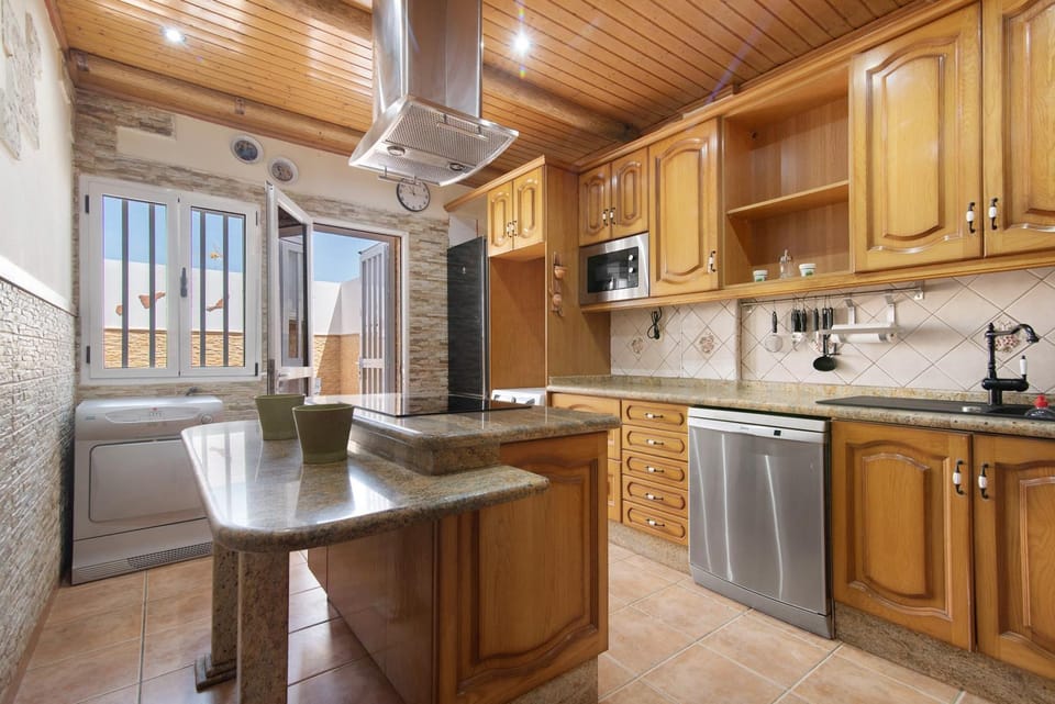 Kitchen or kitchenette, Living room
