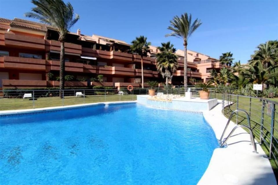 Pool view, Swimming pool, sunbed