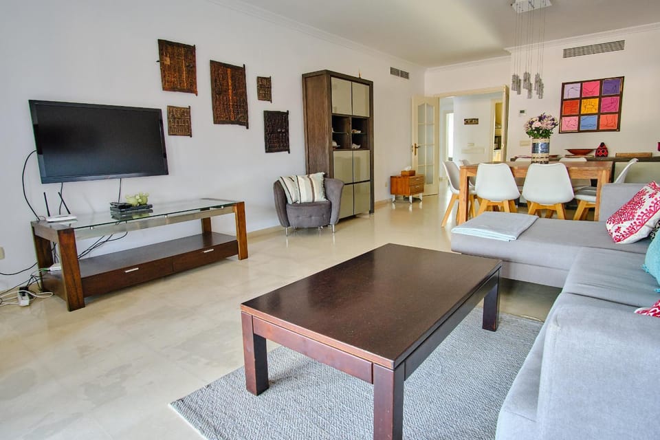 Communal lounge/ TV room, TV and multimedia, Living room, Dining area, air conditioner